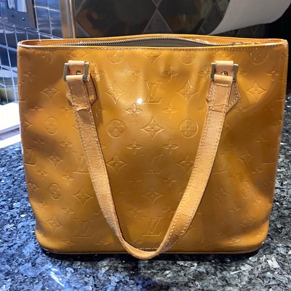 Louis Vuitton Houston Vernis LV monogram embossed beige patent leather tote bag - Picture 1 of 12